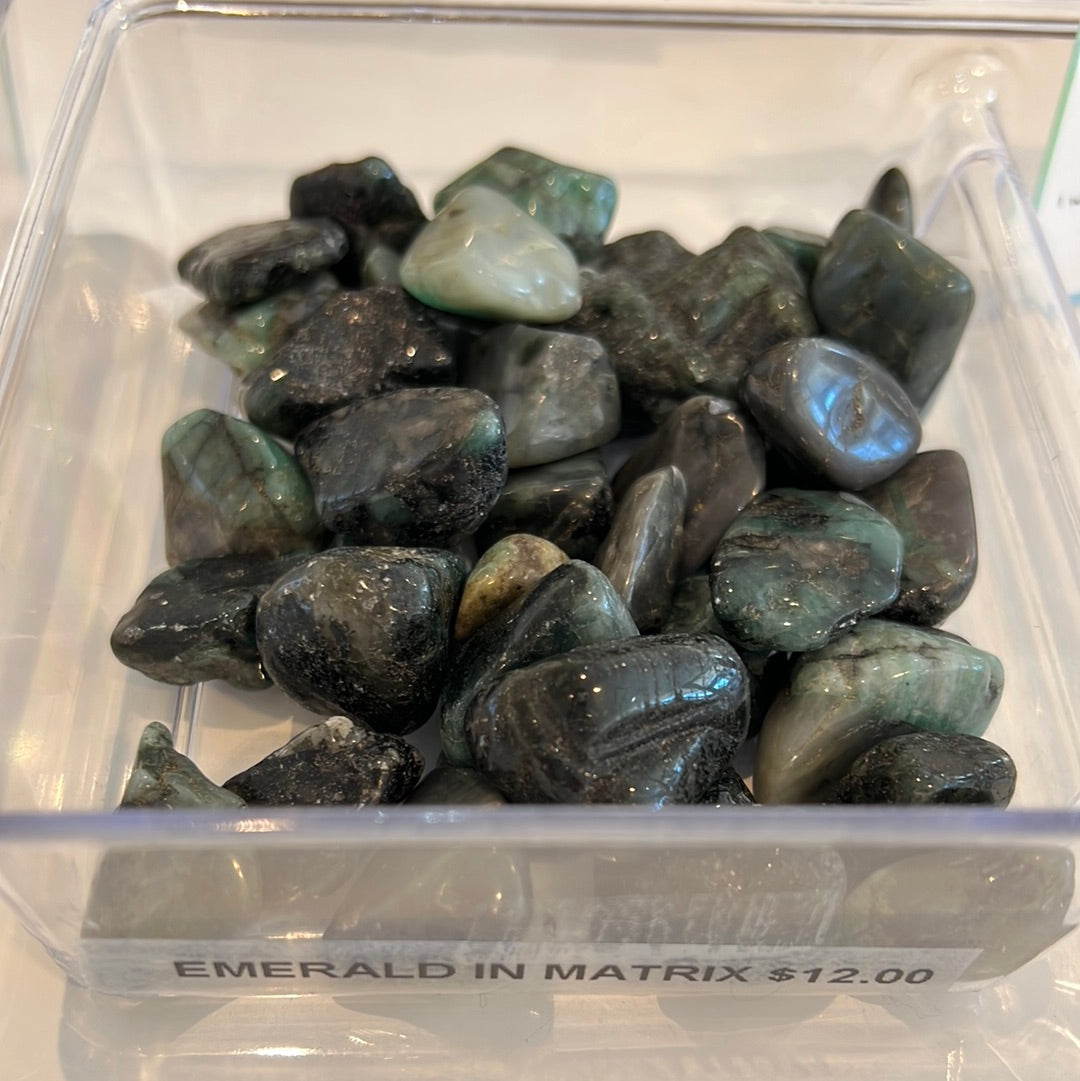 Emerald In Matrix Tumble