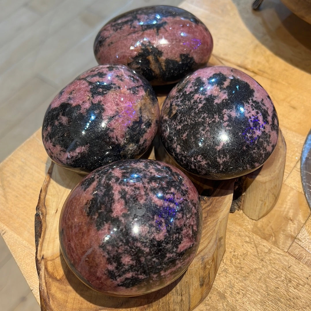 Rhodonite XL Palmstone