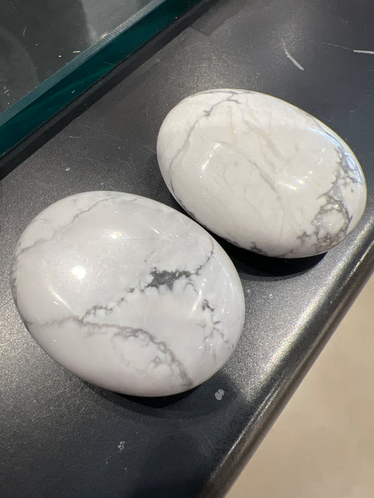 Howlite Palmstone